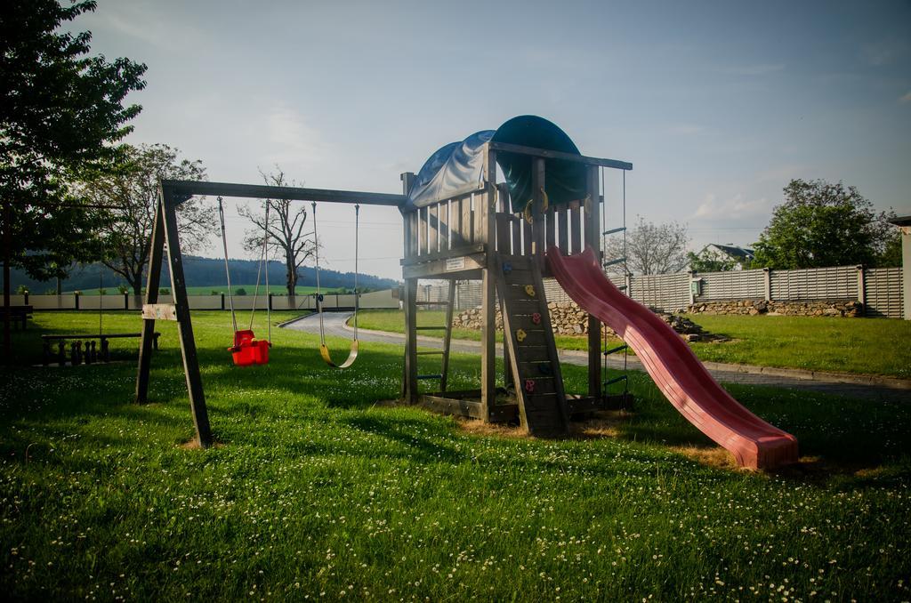 Penzion Pod Hurkou Hradecna Luaran gambar